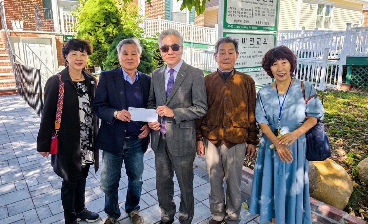(왼쪽부터)뉴욕선교사의집 김은희 대표, 선의선교회 회장 최문섭 장로, 주효식 목사, 이사장 최재복 장로, 김정미 재정이사