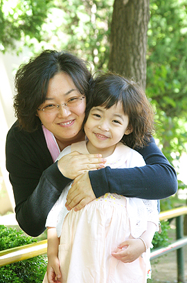 7살이 된 원경이는 요즘 학교에 갈 날을 고대하며 공부 삼매경에 빠져있다.ⓒ송경호 기자