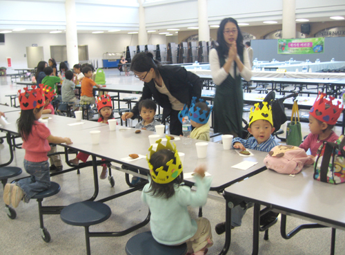 2-3살 어린이들을 대상으로 하는 슈가로프한인교회 주일학교 모습.