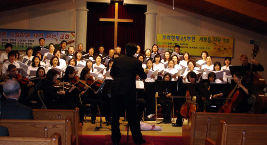 뉴욕한인중앙교회는 지난 5월 4일 창립 45주년 기념음악회를 진행했다.