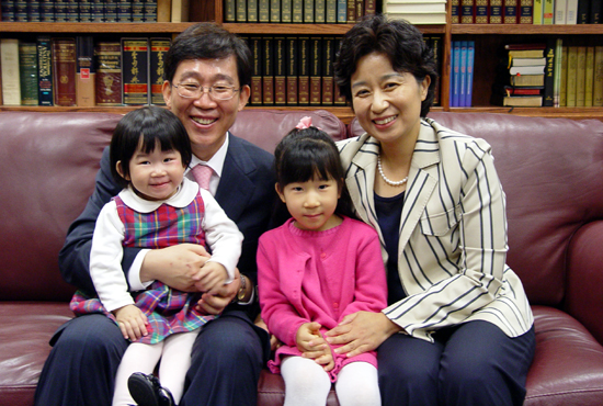 이승준 목사 가족(금혜진 사모/ 재영 / 재은) ⓒ뉴저지 한소망교회