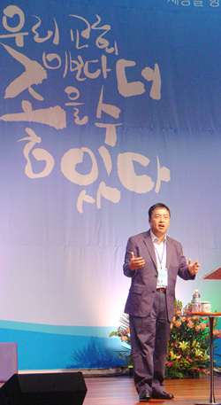 작년에 진행된 컨퍼런스에서 강의하고 있는 권준 목사 ⓒ기독일보 자료사진