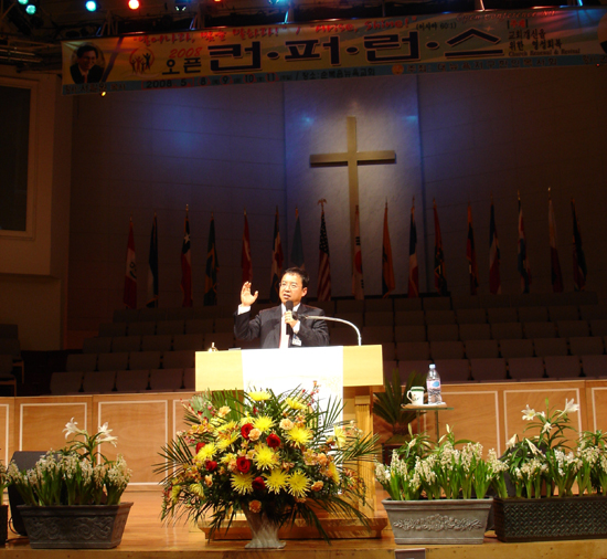 시애틀 형제사랑교회 권준 목사가 9일 목사회 주최 오픈컨퍼런스에서 특강했다.