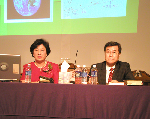 행복의 비결을 전하는 신윤일 목사 부부 ⓒ김앤더슨 기자