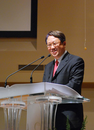 말씀을 전하는 이동원 목사. 