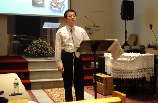 대학진학 세미나에서 강의중인 배준환 전도사