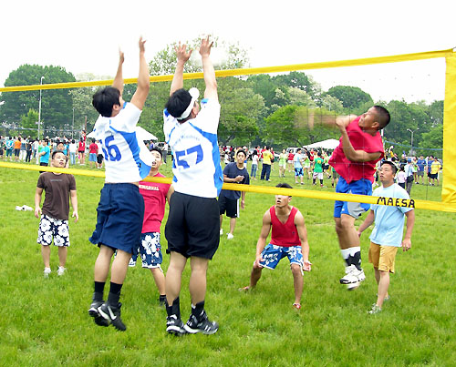 배구대회에 참여한 청년들은 1년간 갈고 닦은 실력들을 유감없이 발휘했다. 사진은 지난해 체육대회 모습