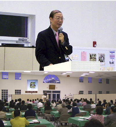 말씀을 전한 서삼정 담임목사와 주일 새벽 임에도 온 가족이 참가해 친교실을 가득채운 성도들