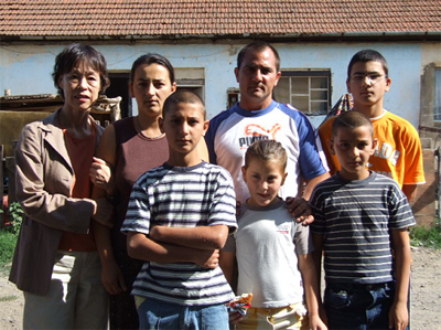 단기 선교 차 방문한 차경림 권사와 라슬로 형제의 가족