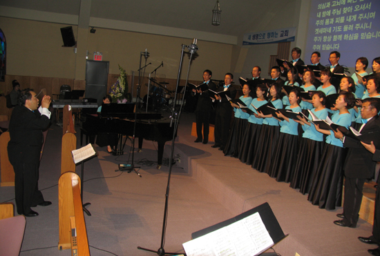 뉴욕기독부부합창단 제 7회 정기 연주회가 신광교회서 펼쳐졌다.