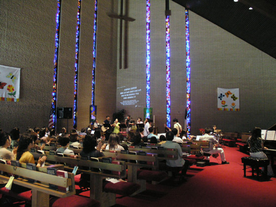 뉴저지리빙스톤 지역에 있던 뉴저지전하는교회가 지난 1일 이전한 성전에서 첫 예배를 드렸다. ⓒ뉴저지전하는교회 