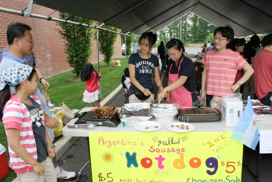 Mosaic/Beloved에서는 국수 종류, 핫도그, 햄버거 등을 판매했다. ⓒ뉴저지초대교회