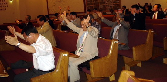 할렐루야 복음화대회를 위해 기도하는 목회자들