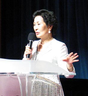 간증하는 김혜자 권사