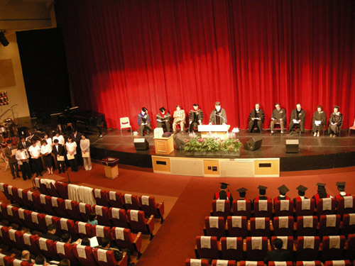 하나님의성회 이반젤신학대학(원)에서는 지난 19일 제 29회 졸업식을 개최했다. 