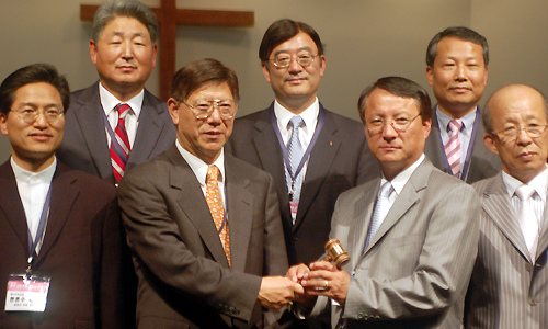 미주남침례회한인교회 새 임원들. 우측에서 두번째가 신임 총회장 한충호 목사. 