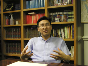 다문화 영어권교회는 120년전 복음의 씨앗을 조선에 심은 언더우드 선교사의 눈물의 결실이 미국에서 다시 맺히는 뜻깊은 일이라고 설명하는 최병호 목사. 