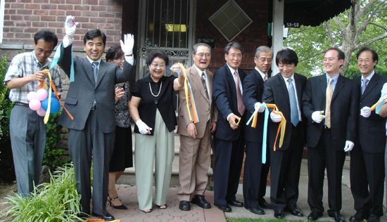 소망성결교회는 6월 22일 교육관봉헌 감사예배를 드렸다. 사진은 커팅 후