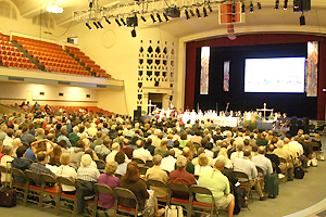 지난 24일 PCUSA 제 218차 총회에서 한인목회자 김진성 목사가 아침예배를 전하는 모습. 