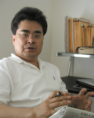 종교계에서 전임 목회자 뿐 아니라 정치인, 경제인 등 사람을 키우는데 주력해야 된다고 주장하는 윤영석 선교사. 