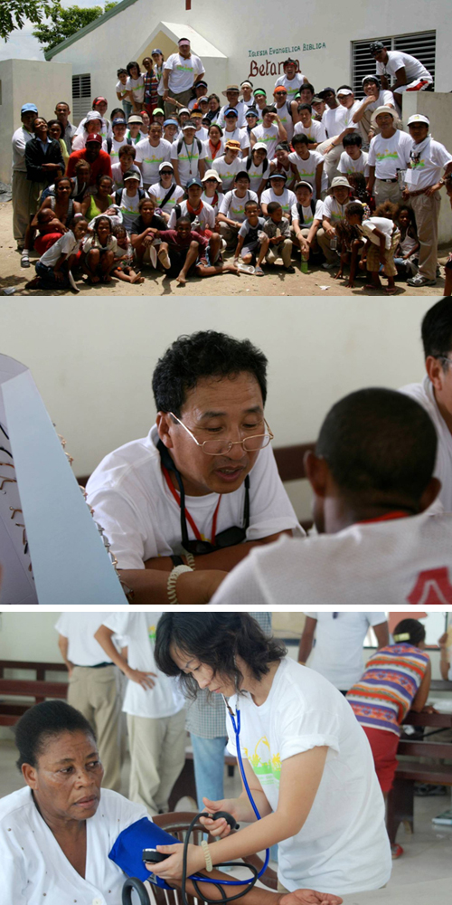 (위부터) 도미니카 선교지에서 단체사진 / 의료선교 사역