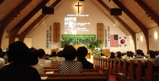 퀸즈장로교회는 지난 6월 25일 수요예배를 6.25 상기예배로 드렸다.