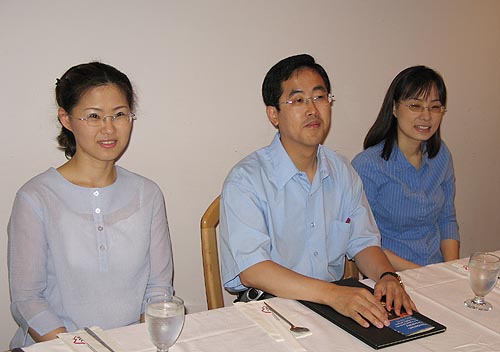 왼쪽부터 이동숙 사역자, 오종민 목사, 김효선 사역자