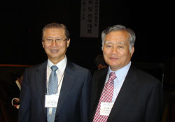 NKPC 전 회장 이종민 목사(좌)와 신임 회장 안창의 목사(우측)