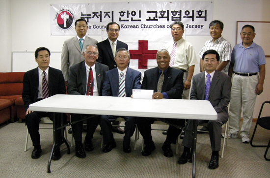 교협임원진들과 국제적십자사 관계자들 ⓒ오상아 기자