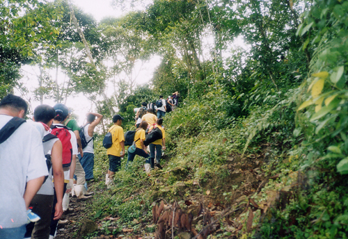 치리보 제1교회로 가는 산행길