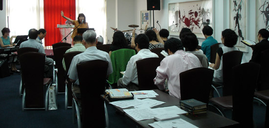 예닮회는 매달 3째주 화요일 점심에 함께 예배를 드리고 있다.