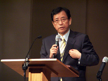 설교하는 의정부 광명교회 최남수 목사 