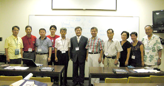 강사 윤사무엘 목사와 참가자들이 단체 사진을 찍었다. 