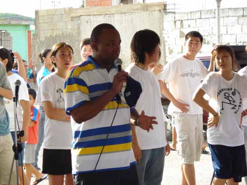 6개 교회 청소년들이 베네주엘라에서 연합 선교를 펼쳤다.