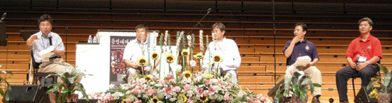 (왼쪽부터)강대흥 선교사, 김정한 목사, 장순호 선교사, 최남용 목사, 최광규 목사