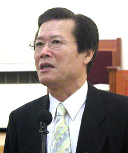 옥한흠 목사가 한복협 월례조찬기도회에 참석, 한국교회 세속화에 대해 강하게 질타했다.