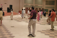 에어로빅 댄스로 건강비결을 배우는 실버대학생들. 