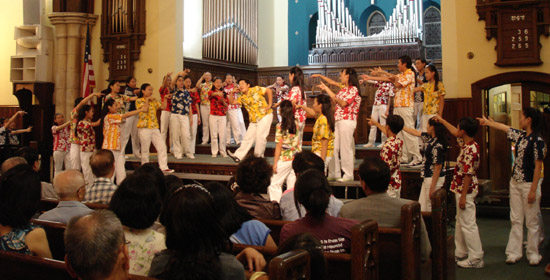 월드비전 선명회 어린이 합창단은 지난 16일 필라한인연합교회를 찾았다.