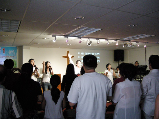 뉴욕비전교회는 이웃에 대한 사랑 나눔의 실천의 일환으로 제 2회 Passion for Vision 찬양 축제를 개최했다