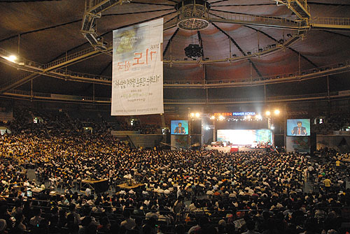 합동총회가 개최한 기도대성회에 3만여 성도들이 모여 기도했다. ⓒ김영범 기자 