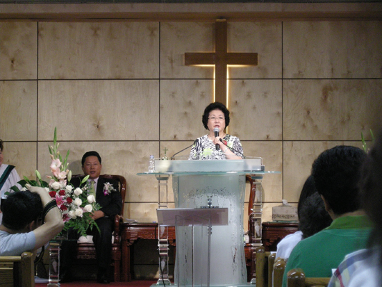 김성혜 목사가 순복음연합교회에서 신유 축복 성회를 인도했다.
