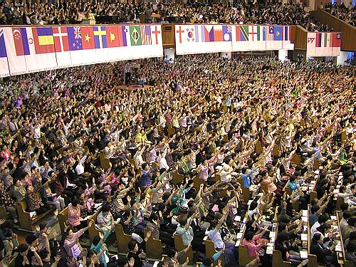 세계교회 성장대회에서 참석자들이 통성기도를 하고 있다. ⓒ 류정희 기자