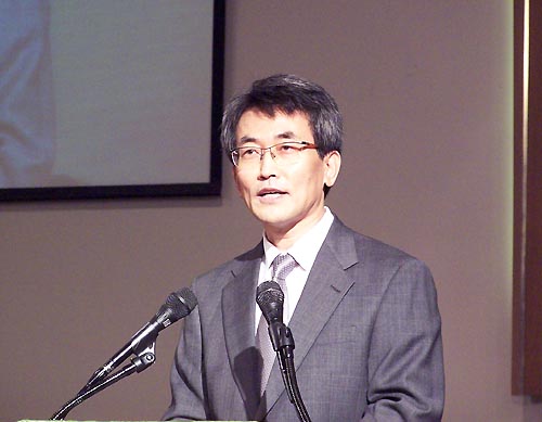 추계부흥성회를 이끌고 있는 이재철 목사