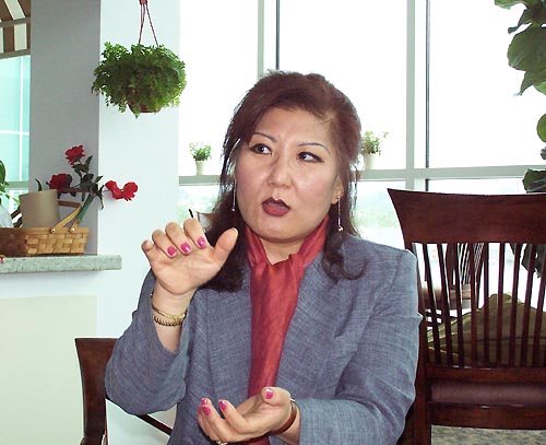 행사취지를 열심히 설명하고 있는 조공자 전도사