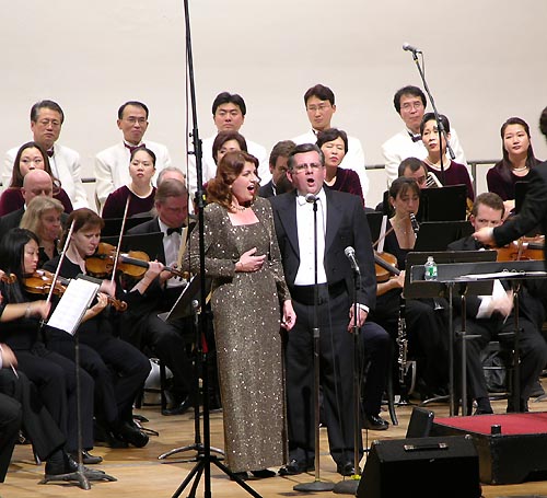 엘리자베스 프라이데이(좌)와 휴 프라이데이(우)