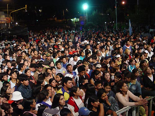 집회에 참석한 남미청소년들