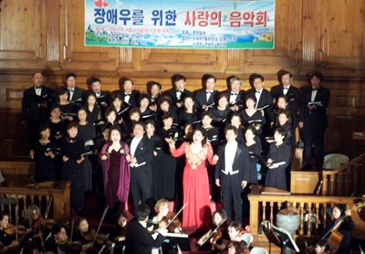 '축배의 노래'를 부르고 있는 교수님들