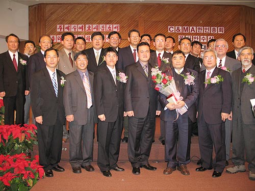 밑에서 가운데 세번째서부터 이현호,김현대,독고훈 목사