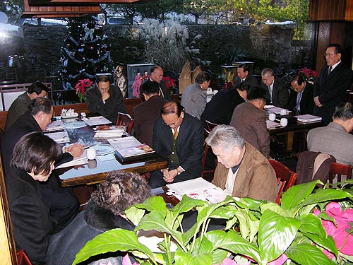 통성기도하고 있는 뉴욕성신클럽 회원들