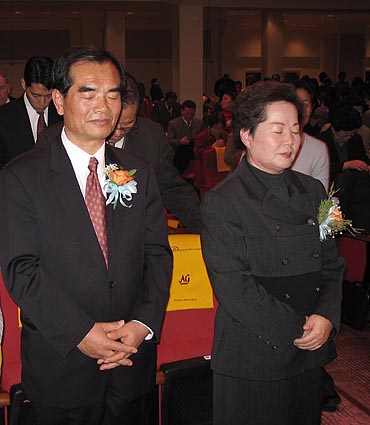 김영대장로(좌), 정혜자목사(우)